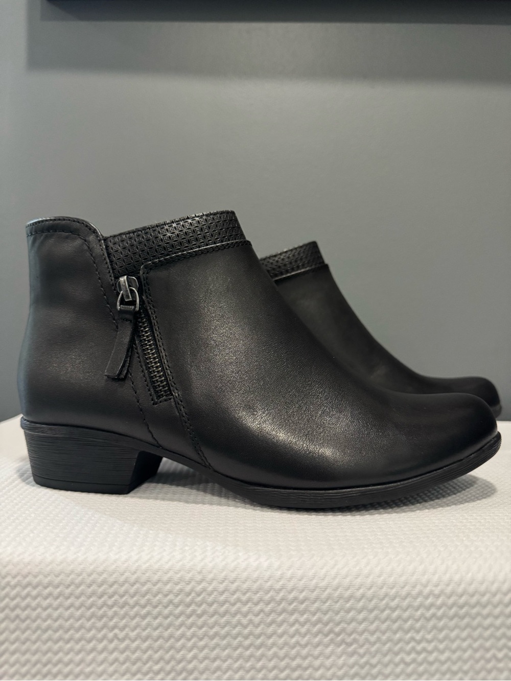 NWOT Rockport Ankle Boots Booties Size 7.5 W